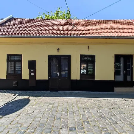 Deak Szobak ホームステイ